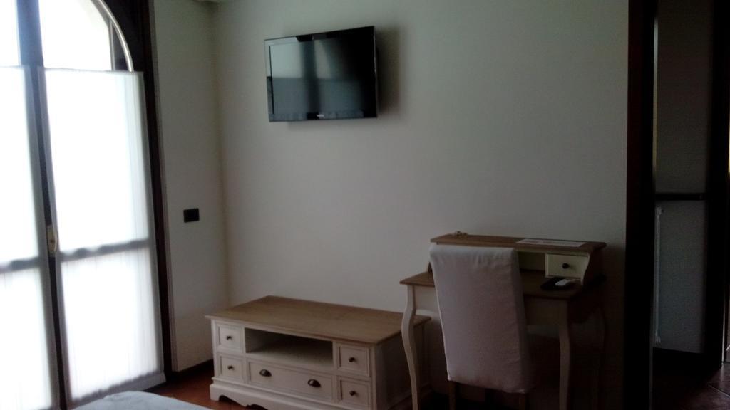 Crespi House Bed & Breakfast Parabiago Ruang foto