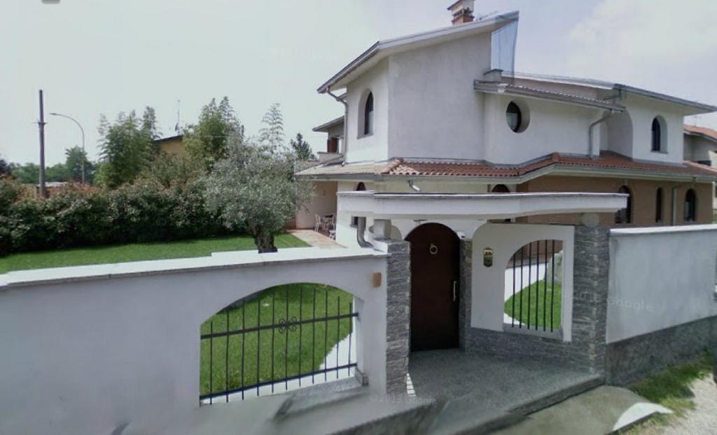 Crespi House Bed & Breakfast Parabiago Bagian luar foto